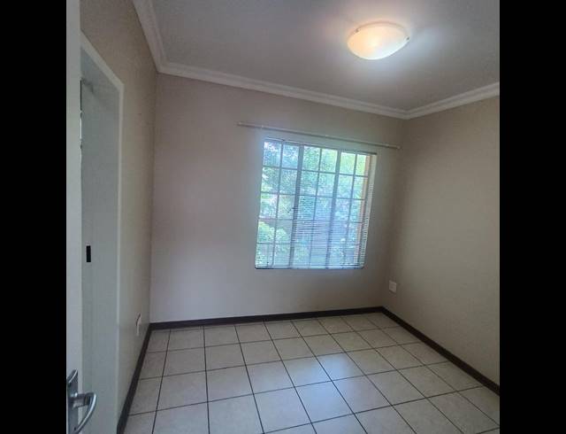 1 BEDROOM PROPERTY TO RENT IN DIE BULT